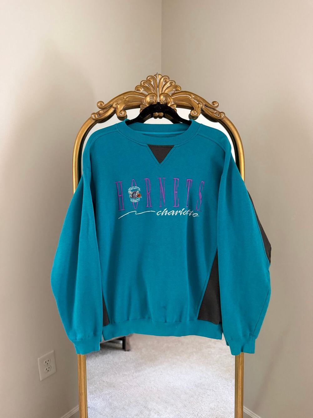 Vintage Logo 7 Charlotte Hornets Blue Sweatshirt Pullover